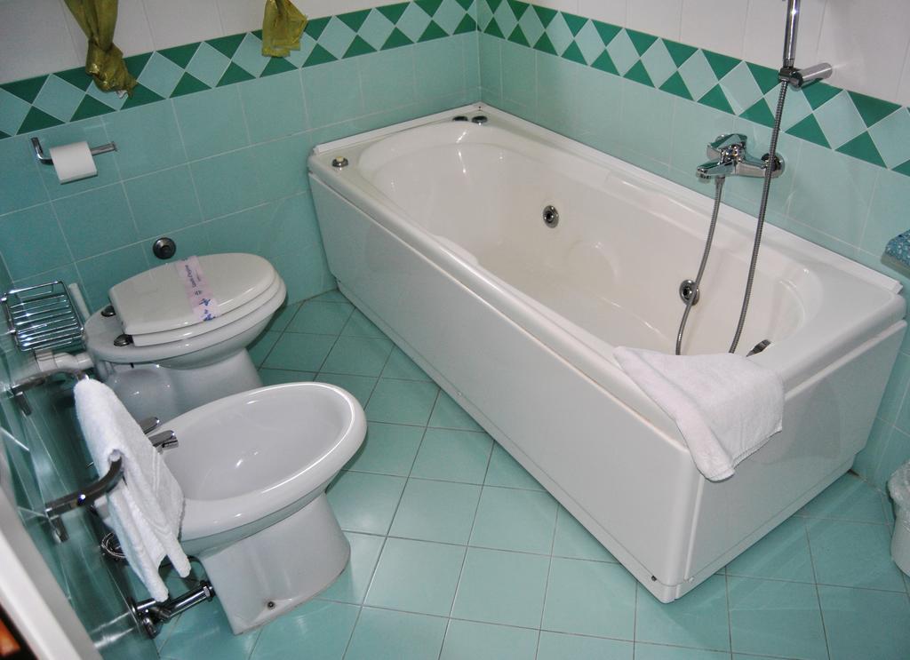 Hotel Sextum Bientina Zimmer foto